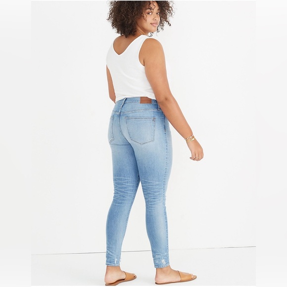 Madewell 9" High-Rise Skinny Jeans: Destructed-Hem Edition Size 32 - Picture 4 of 13